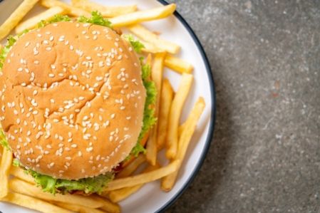 Crispy burger + peri peri fries